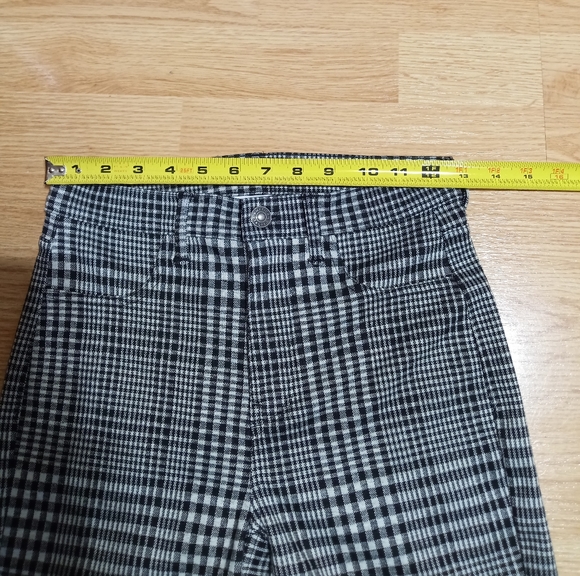 American Eagle cropped pants. Black plaid pattern. Size 0 short. EUC. - Picture 5 of 8